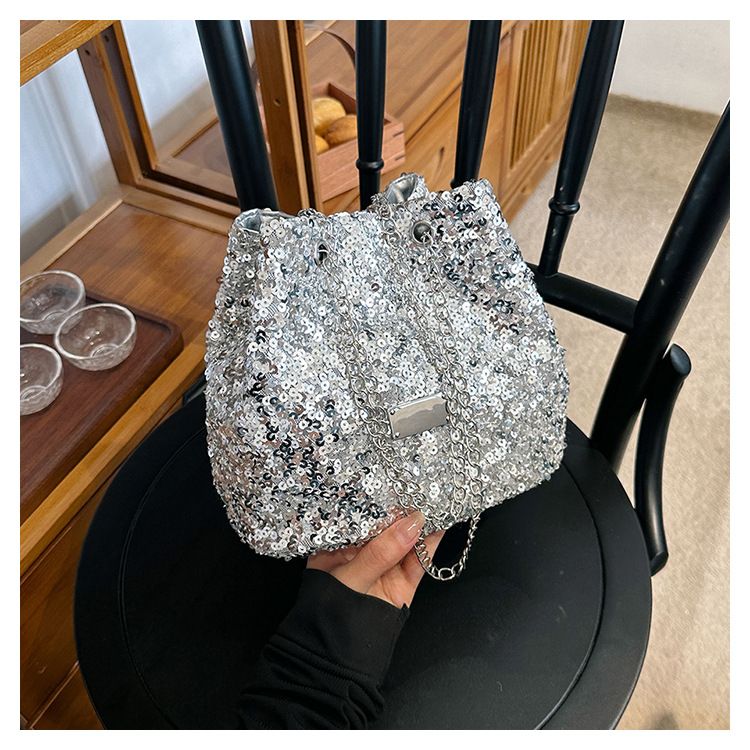Popolare per la nuova borsa a secchiello con catena glitter estiva da donna 2023, borsa a tracolla a spalla singola con trama di nicchia_voghion.com