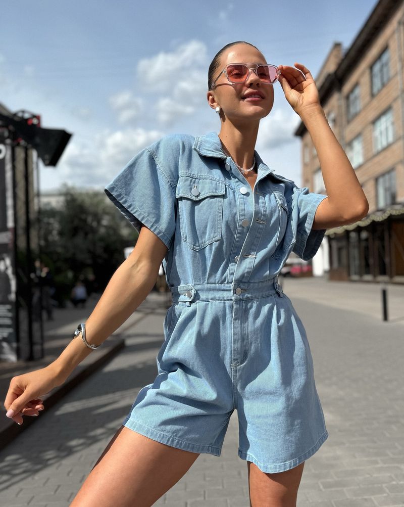 Tuta da donna in denim, estiva, a maniche corte, a vita alta, in stile retrò, elasticizzata, comoda, con gamba dritta._voghion.com