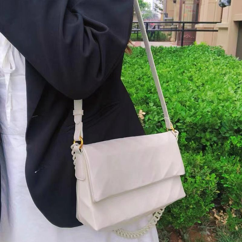 2025 Nova Bolsa Crossbody Feminina Niche Design Fashion Versátil Alça de Corrente Ombro Único Couro Genuíno Axilas de Alta Qualidade_voghion.com