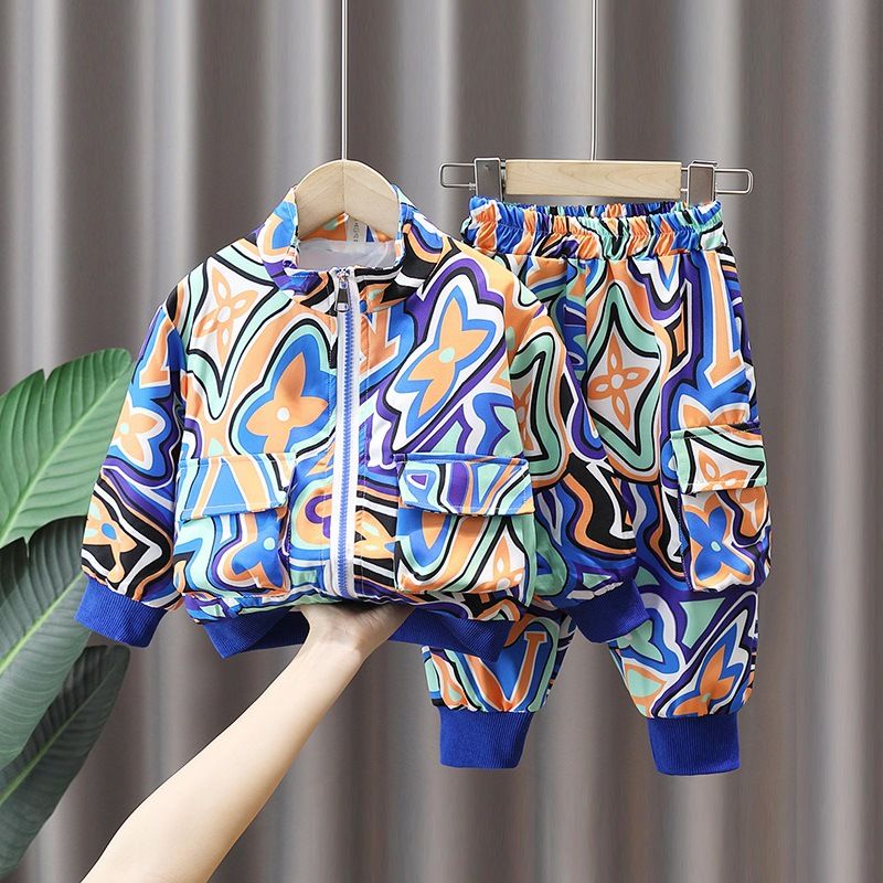 Vêtements pour enfants Costume d'automne pour garçons 2024 Nouveau style Vêtements d'automne décontractés pour enfants de petite et moyenne taille Ensemble deux pièces à la mode d'automne_voghion.com