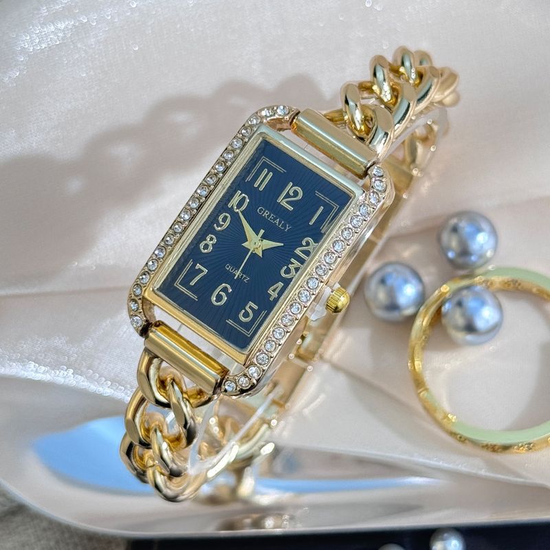Orologio da donna di alta gamma con quadrante quadrato intarsiato in stile inglese, squisito, con catena di moda_voghion.com