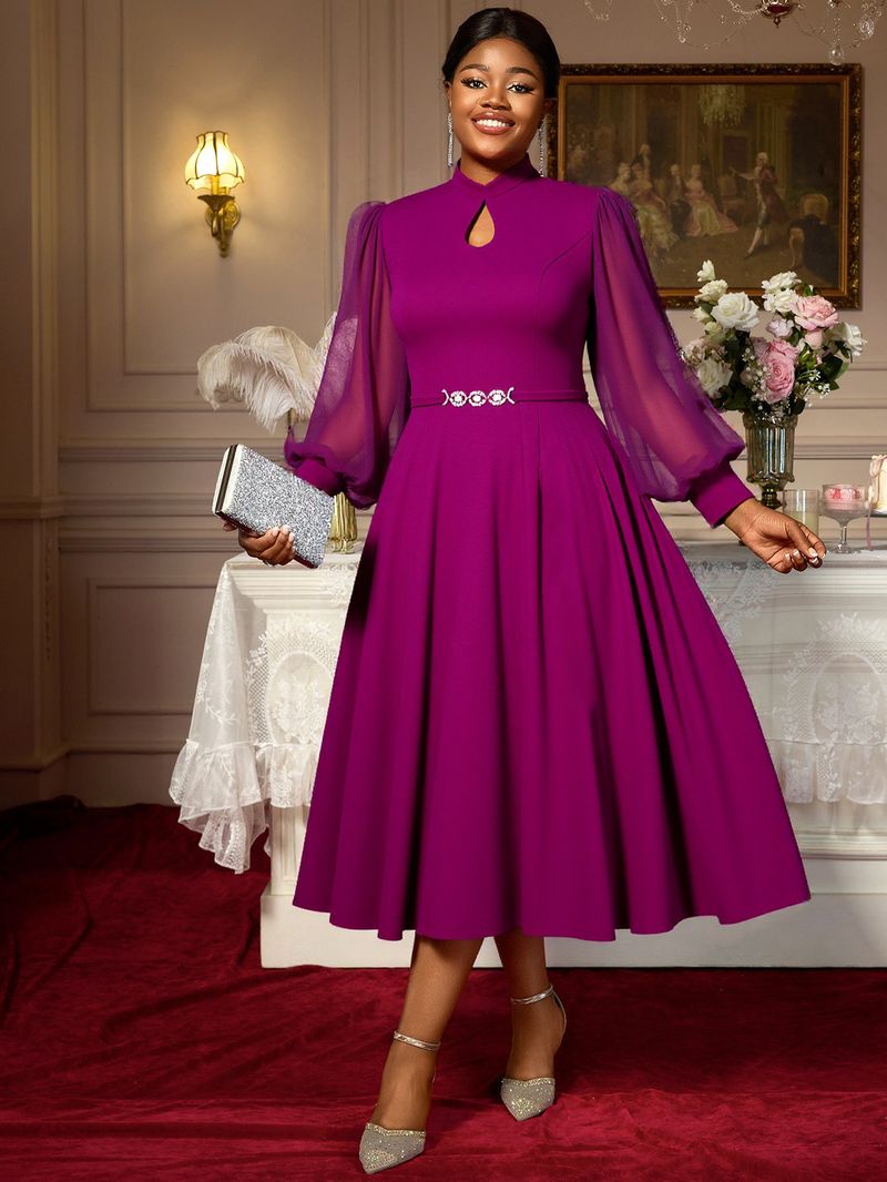 Elegantes lila Abendkleid in Übergröße – Hoher Halsausschnitt, transparenter Ausschnitt, Glockenärmel aus Chiffon und Kristallgürtel (0XL–4XL, A-Linie, Midi, formelles Partykleid)_voghion.com