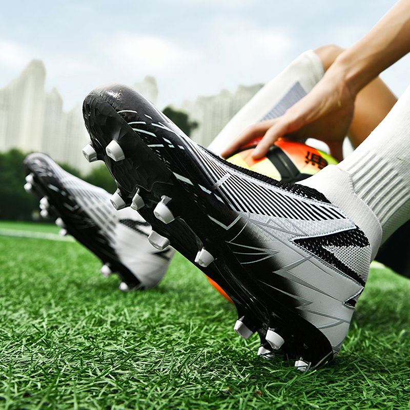 Futballbakancsok fűző nélkül Professzionális férfi cipők Légáteresztő futballkapcsok Csúszásgátló szabadtéri edzések Akció_voghion.com