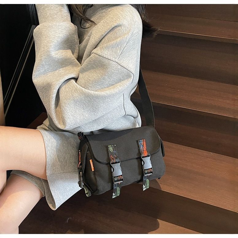 Neue schlichte Canvas-Nischendesign-Schultertasche mit großer Kapazität und Klappdeckel, Modetrend, Damen-Umhängetasche_voghion.com