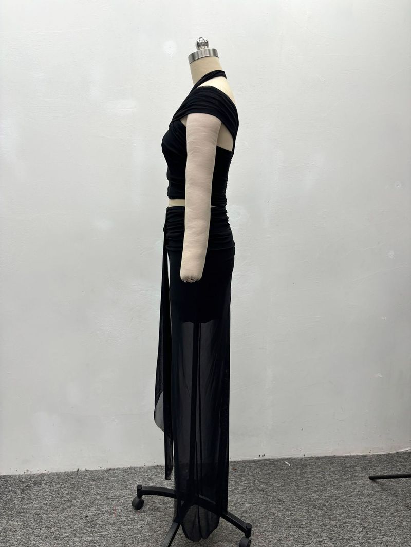 Completo due pezzi da donna sexy ed elegante, aderente, con top monospalla e gonna divisa, tinta unita_voghion.com