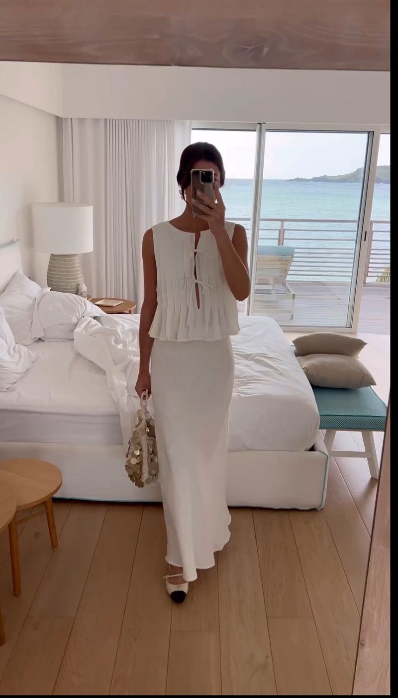 Completo da donna europeo e americano, primavera ed estate 2025, in cotone e lino, senza maniche, due pezzi, con camicia e gonna lunga da donna con spalline sottili._voghion.com