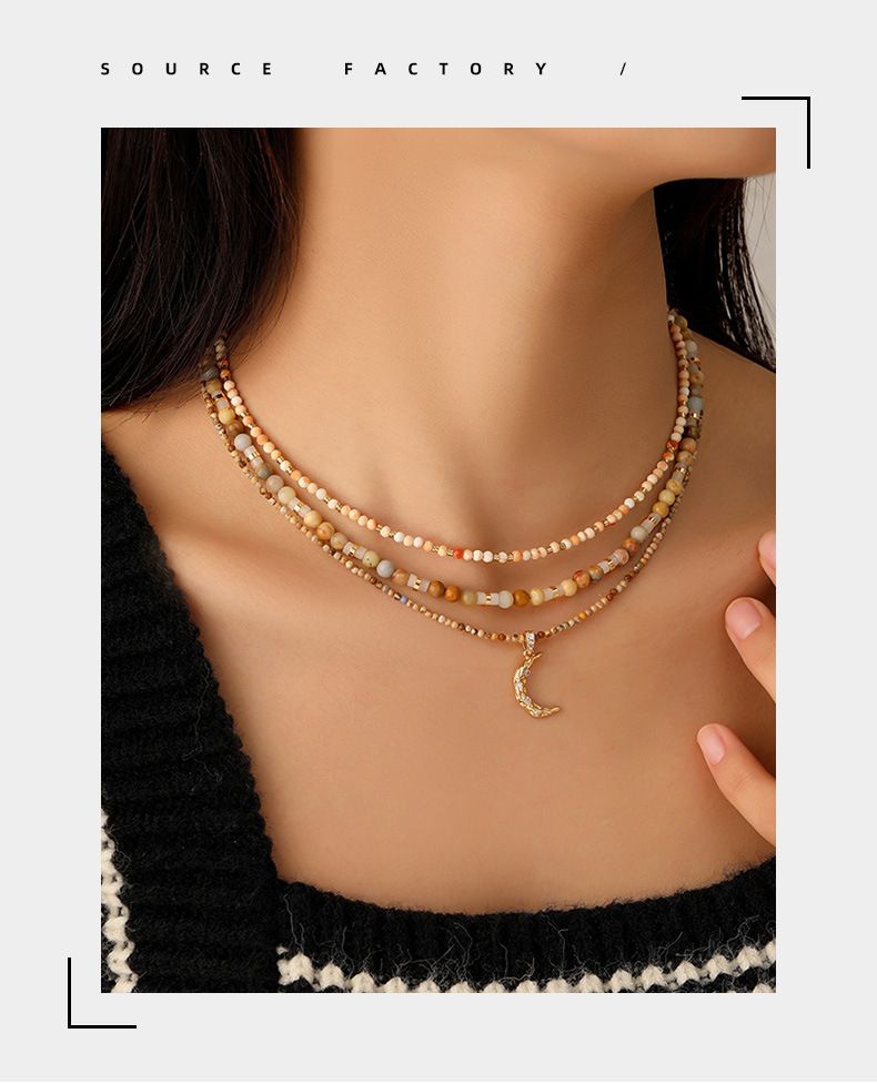 Collier bohème en perles de pierre de lune pour femme, ras du cou fait main avec pendentif en laiton, bijou délicat en pierre naturelle_voghion.com