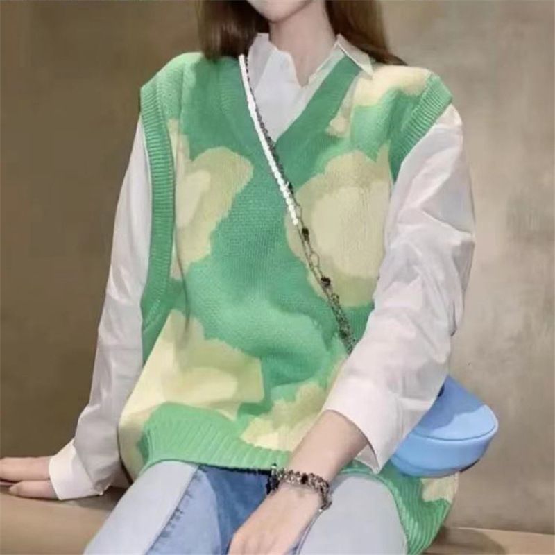 Knitted vest for women in 2023 Spring and Autumn, V-neck, loose fit, slimming, sleeveless layered Korean version,_voghion.com