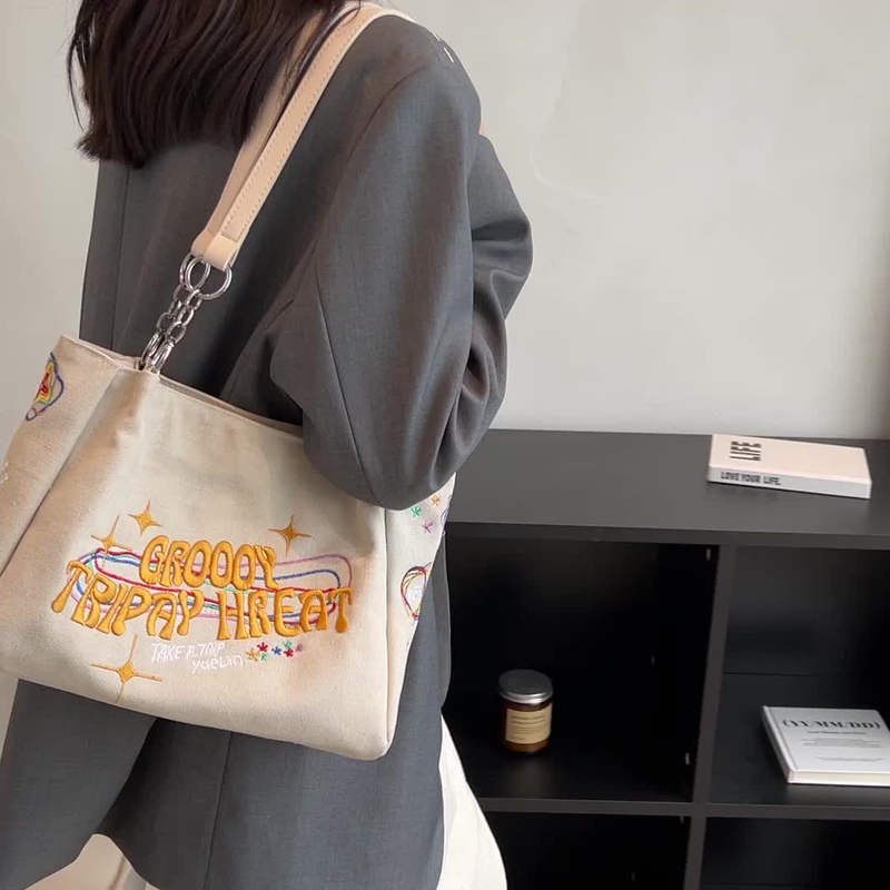Borsa tote con grafica semplice ricamata, borsa a tracolla in tela con decorazioni in metallo di grande capacità, borsa per pendolari per tutti gli abbinamenti_voghion.com