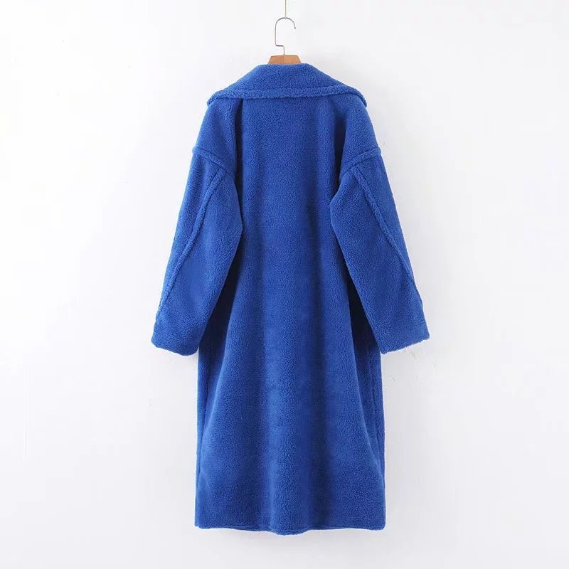 Cappotto da donna in lana di agnello sciolto di media lunghezza alla moda_voghion.com