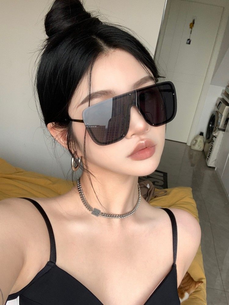 LazyZoom Internet-Famous And Vintage Oversized Frame Plane Sunglasses For A Slim Look_voghion.com