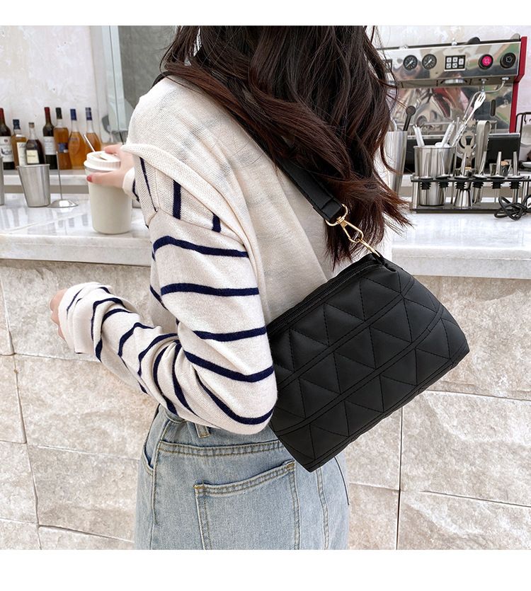 2022 Borsa a tracolla piccola per donna Trend Lingge Ricamo Fotocamera Borse a tracolla a spalla da donna alla moda femminile Borsa per cellulare_voghion.com