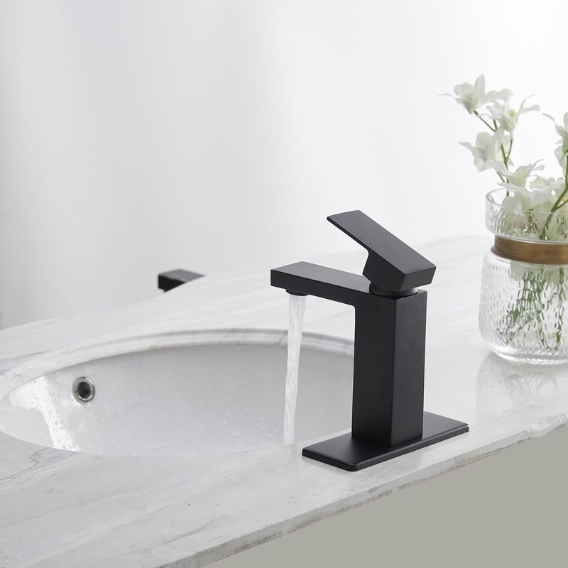 Single Handle Single Hole Low-Arc Bathroom Faucet With Supply Line_voghion.com