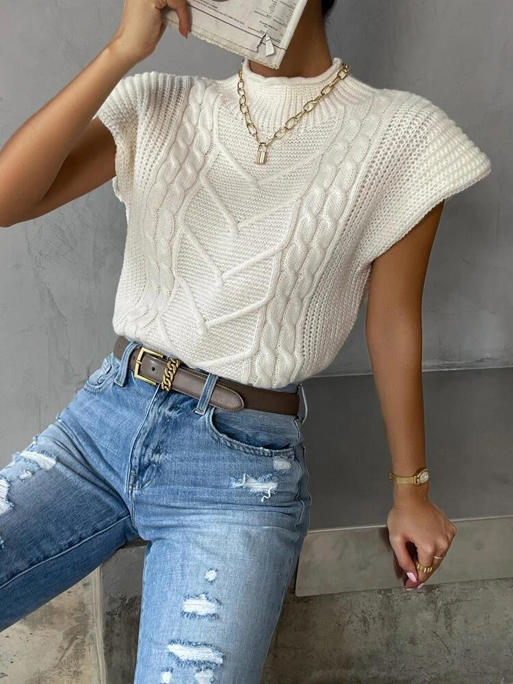 Pull pour femme portant un gilet à col roulé torsadé_voghion.com