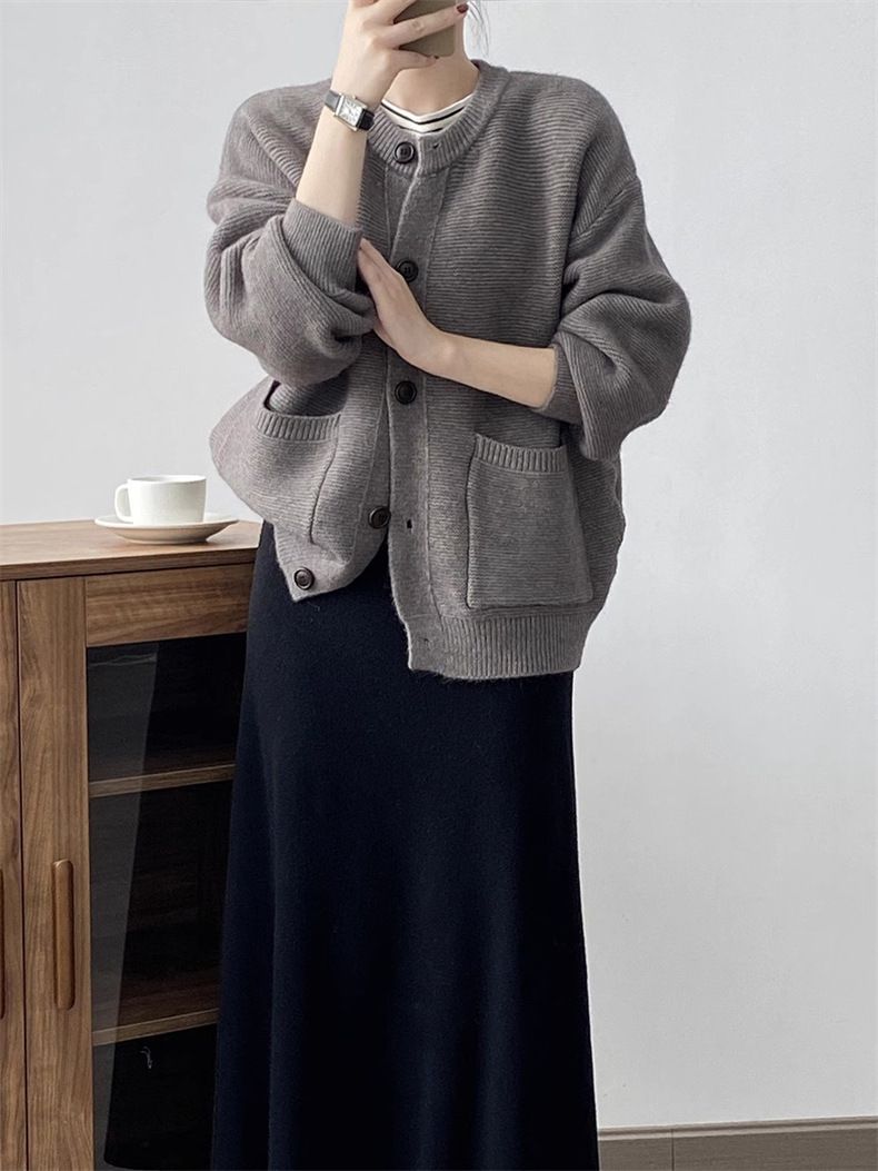 Giacca in maglia tinta unita per donna, stile medio-lungo, nuovo articolo autunno 2024, cardigan in maglia con scollo rotondo e tasca, ampio_voghion.com