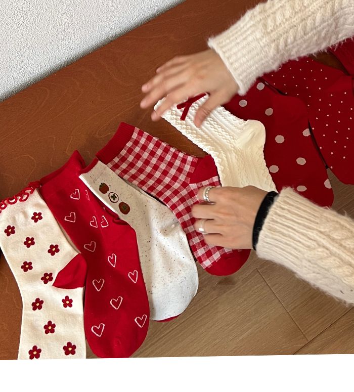 Festive Atmosphere Red Socks Women's Medium Tube Socks Autumn And Winter Piled Cotton Socks Big Red Socks_voghion.com