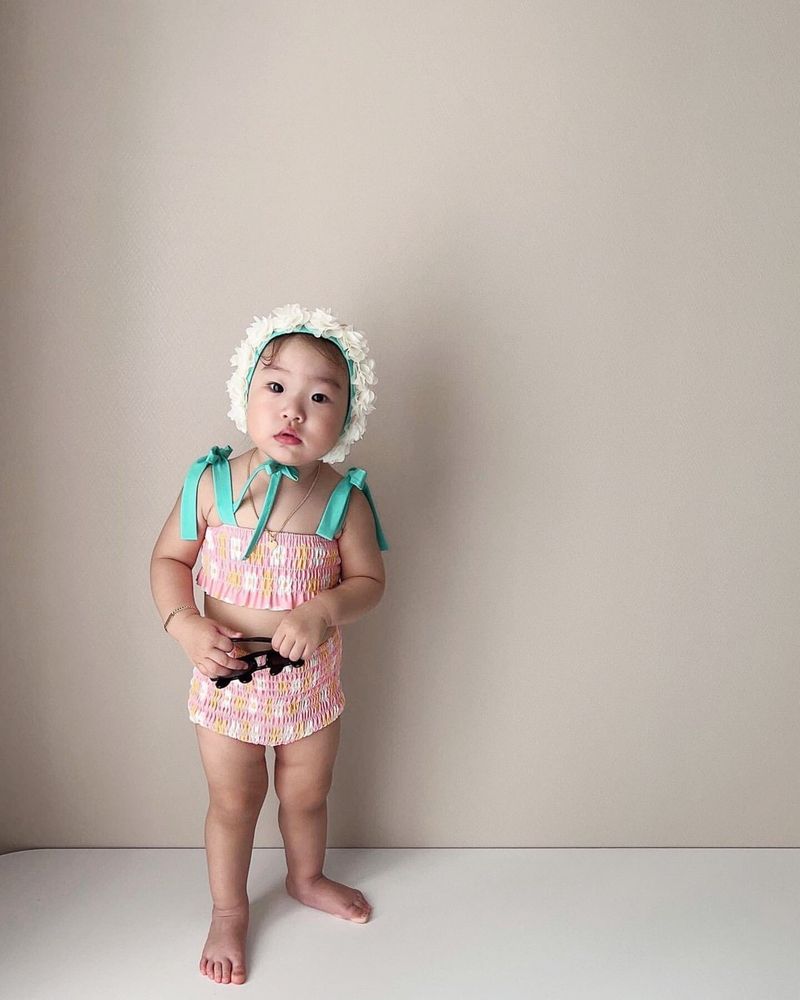 Adorable maillot de bain fleuri pour bébé fille avec bonnet – Tissu en soie lait douce, design coréen élégant pour 0 à 4 ans_voghion.com