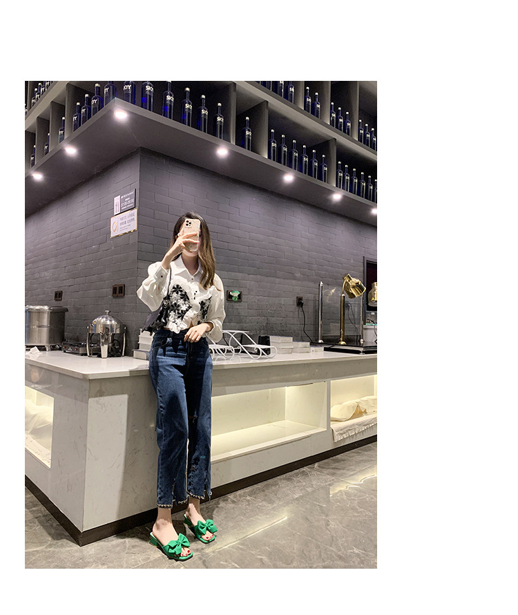 Õrna tuulega paksu kontsaga lipsuga sandaalid ja sussid 2023. aasta kevad- ja suveks. Uued prantsuse stiilis plätud seelikuga kingadega._voghion.com