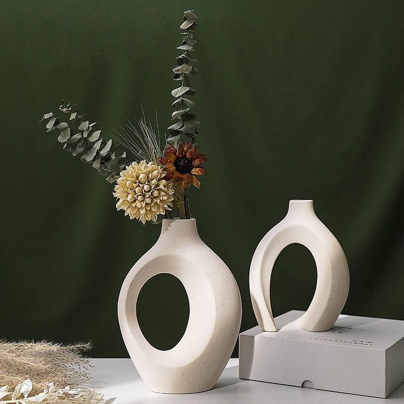 Lot de 2 vases modernes en céramique blanche pour décoration d'intérieur, vases à fleurs creux mats de style nordique bohème pour table de mariage, salon, bureau_voghion.com