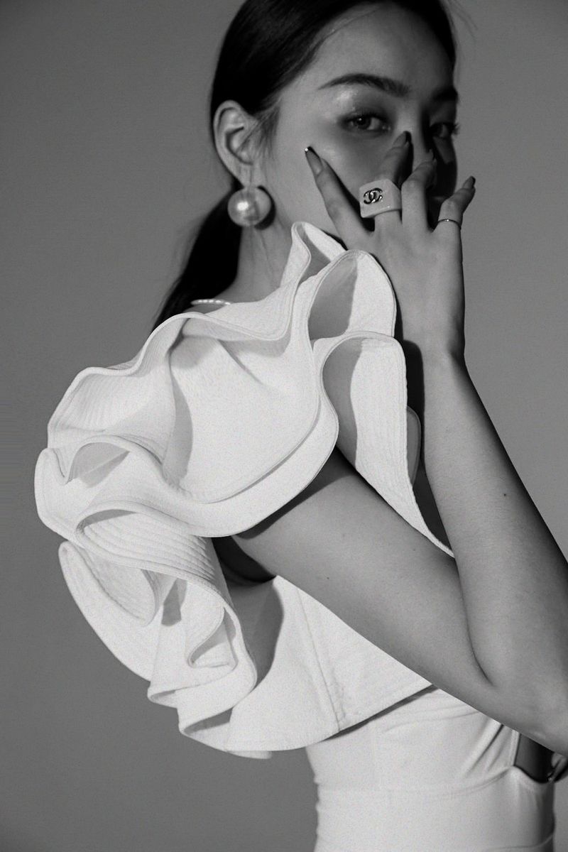 GraceChic GraceChic New Simple One-Piece Solid Color Triangle Design One-Shoulder Large Ruffle Low Neck Vacation Swimsuit For Women European_voghion.com