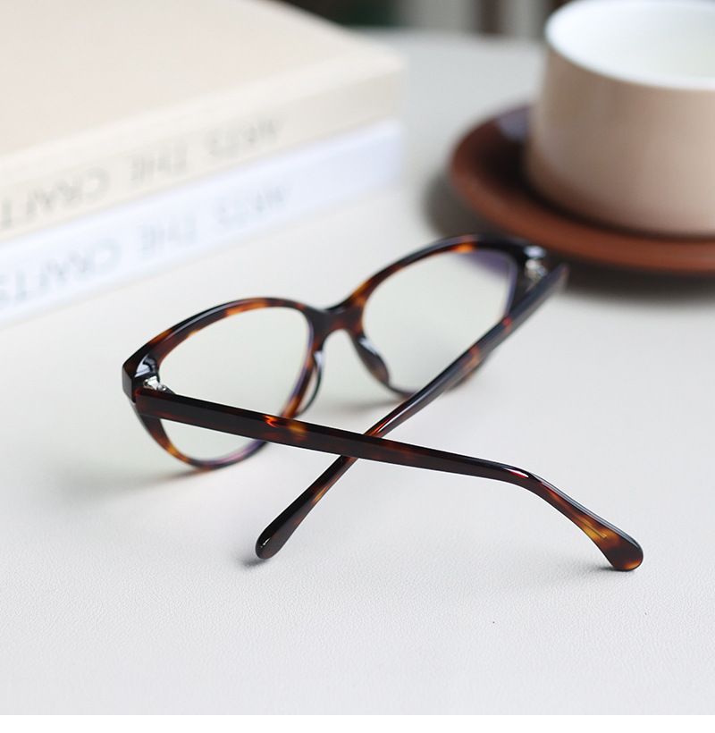 Schwarze Cat Eye-Brille im natürlichen Stil, hochwertige Acetatrahmen, blaue Verdunkelungsbrille, Korrekturbrille, 2025, Neu im Herbst und Winter_voghion.com