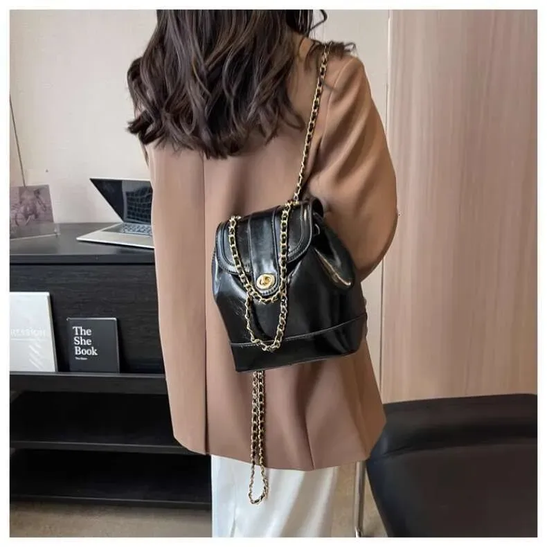 High-Quality Texture Small For Women Versatile New Chain Crossbody Backpack Bucket Bag_voghion.com