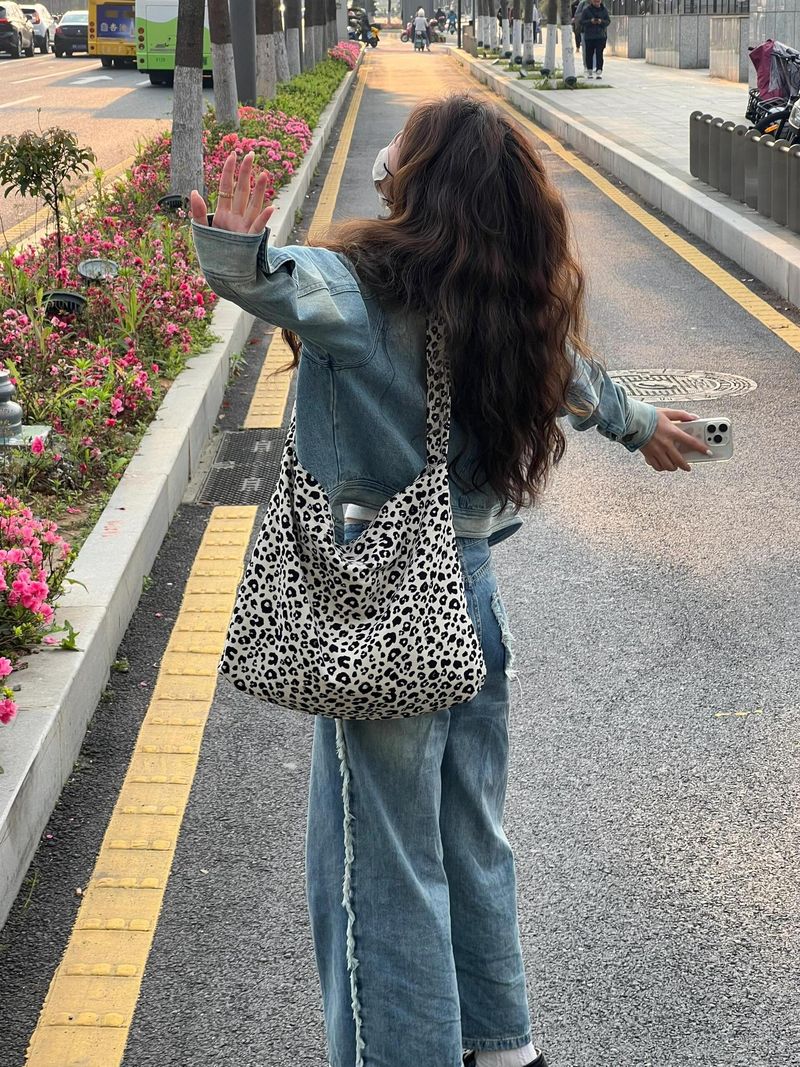 Versatile Leopard Print Shoulder Bag Student Canvas Tote Bag Large Capacity_voghion.com