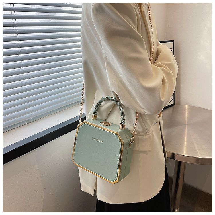 Borsa da donna: borsa a forma di scatola alla moda, semplice, versatile, Celebrity 2023 Nuova borsa a tracolla a catena squisita per donna_voghion.com