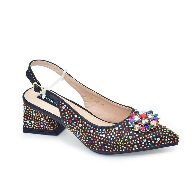 Scarpe con tacco medio e punta a punta in strass con design a tacco alto con diamanti abbinate a una borsa da sera alla moda con diamanti._voghion.com
