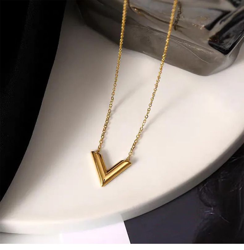 Mode einfache Gold Ins Nische Licht Luxus V Brief große Marke Halskette weibliche Sommer Schlüsselbein Kette Netz Promi verblasst nicht_voghion.com
