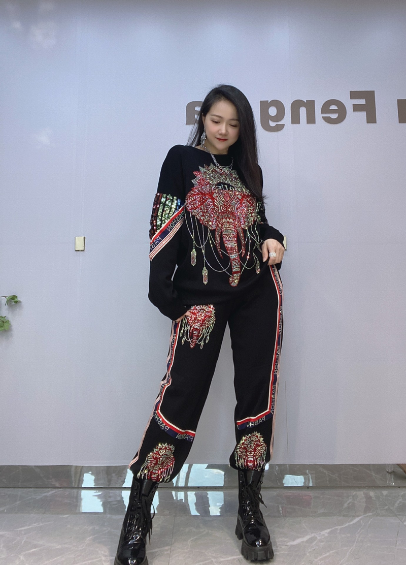Women's Clothing Autumn And Winter Fashionable Round Neck Suit Sequined Splicing Large Size Women's Long Sleeve Trousers Hot Diamond Two Piece Set_voghion.com