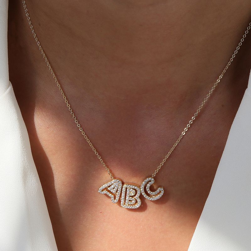 Collier pendentif en laiton incrusté de zirconium pour femme, 26 petites lettres anglaises, chaîne de clavicule de niche_voghion.com