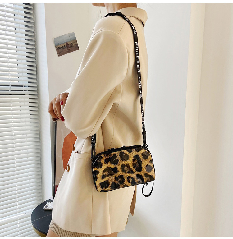 Mochila pequeña de un solo hombro con cremallera para mujer, bolso bandolera diagonal color caramelo, novedad de 2023_voghion.com