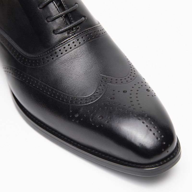 2025 Sommer Neue atmungsaktive geschnitzte Schnürschuhe Emed Hollow Business Casual Leder Loafer_voghion.com