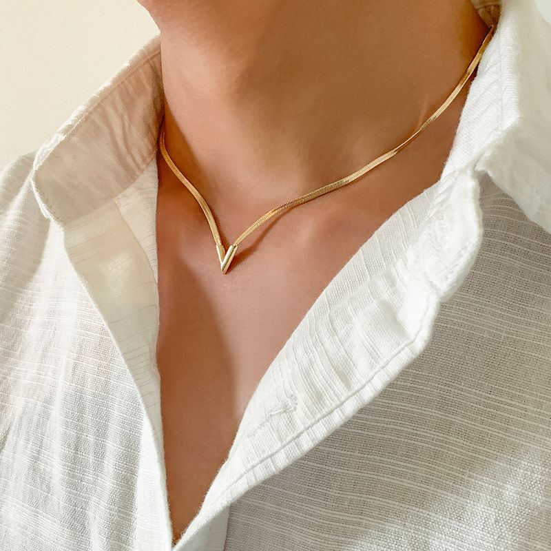 Men's And Women's Fashion Temperament New V-shaped Flat Snake Chain Necklace, Thin Ins Niche Design Simple Collarbone Chain Jewelry_voghion.com