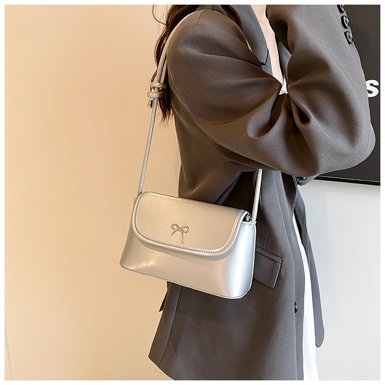 Versatile sotto le ascelle estate 2024, nuova moda per le donne, la popolare borsa a tracolla monospalla di quest'anno con un bastone_voghion.com