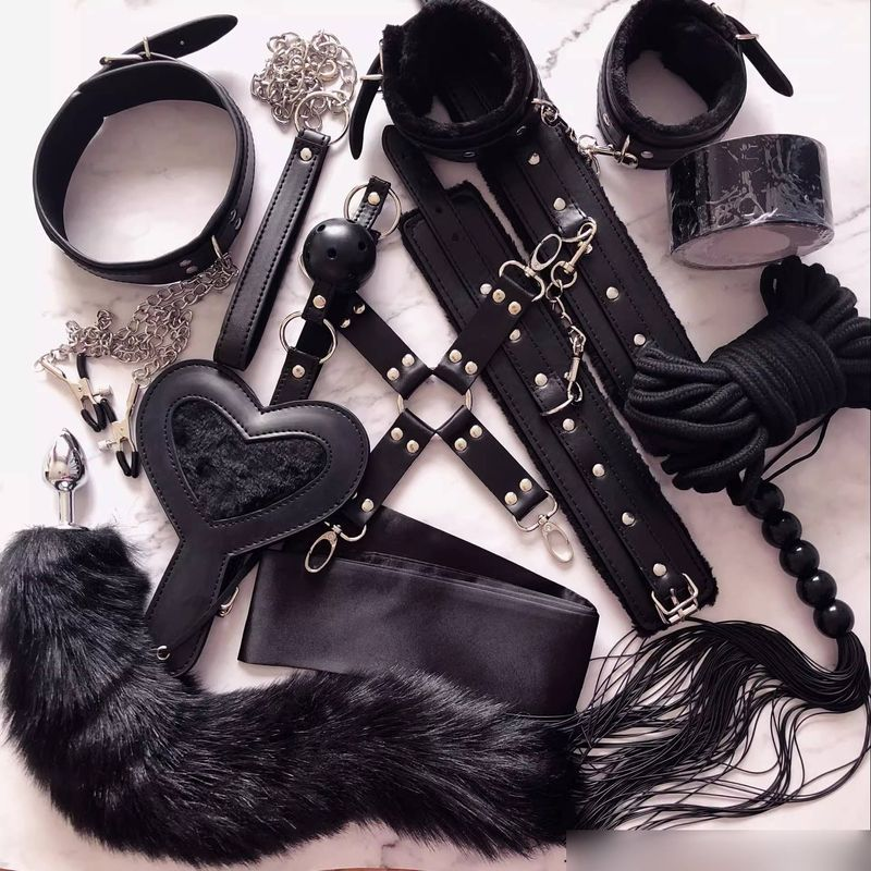 Ensemble de jouets sexuels SM noirs en deux pièces transformé en fouet de bondage et d'entraînement_voghion.com