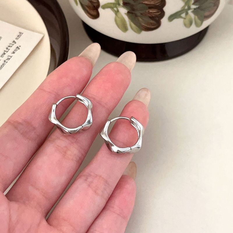 Orecchini pendenti Möbius irregolari in argento puro per donna - Design di nicchia, atmosfera lussuosa, versatili clip per orecchini_voghion.com
