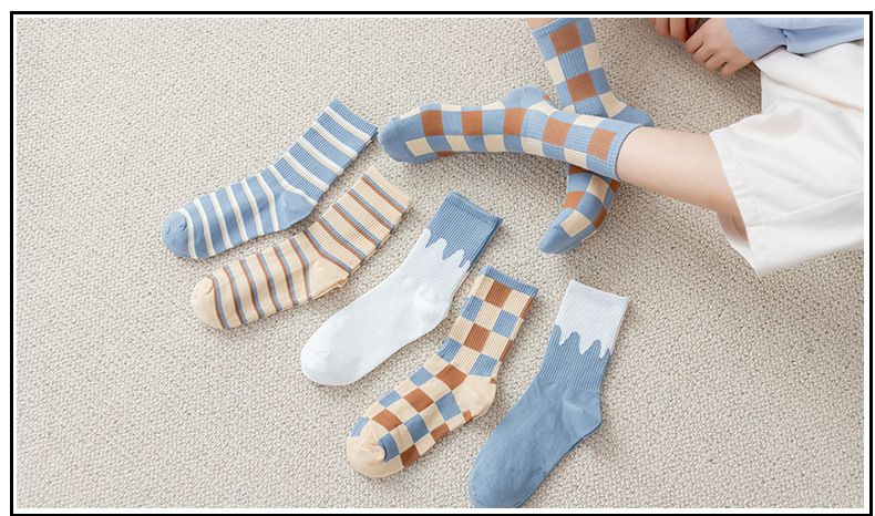 Fréijoer a Summer nei Fraekaréiert Retro Mëttelrouersocken Japanesch College-Stil Studenten Kotteng Fraesocken Hiersteller Grousshandel_voghion.com