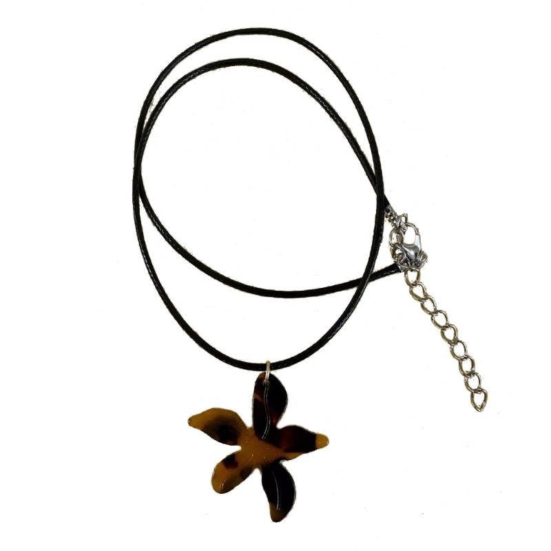 Gargantilla de hoja de arce sencilla de moda Q0KE, collar de cadena de clavícula de acrílico de moda, joyería Y2K_voghion.com