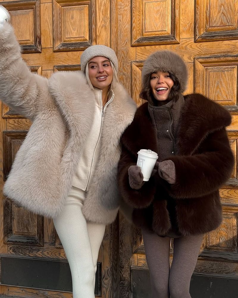 Damenbekleidung Luxus Kunstpelzmantel Damen Wintermode Kragen Flauschige Umweltfreundliche Fuchspelzähnliche Jacke Für den Großhandel_voghion.com