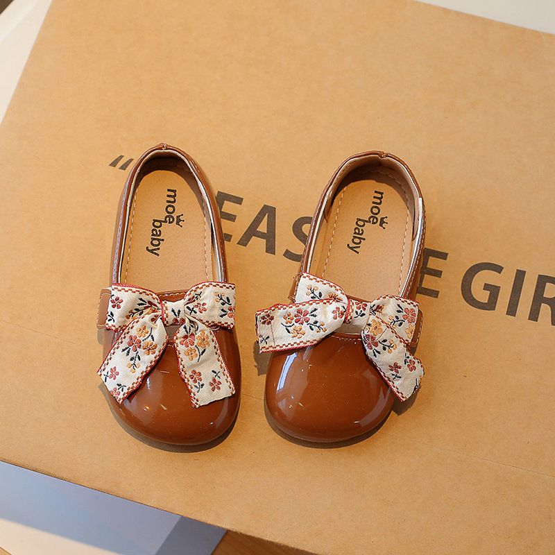 Mädchen Kleine Leder 2024 Frühling und Herbst Mode Modische Schleife Prinzessin Han Fan Weiche Sohle Baby Leistung Single_voghion.com