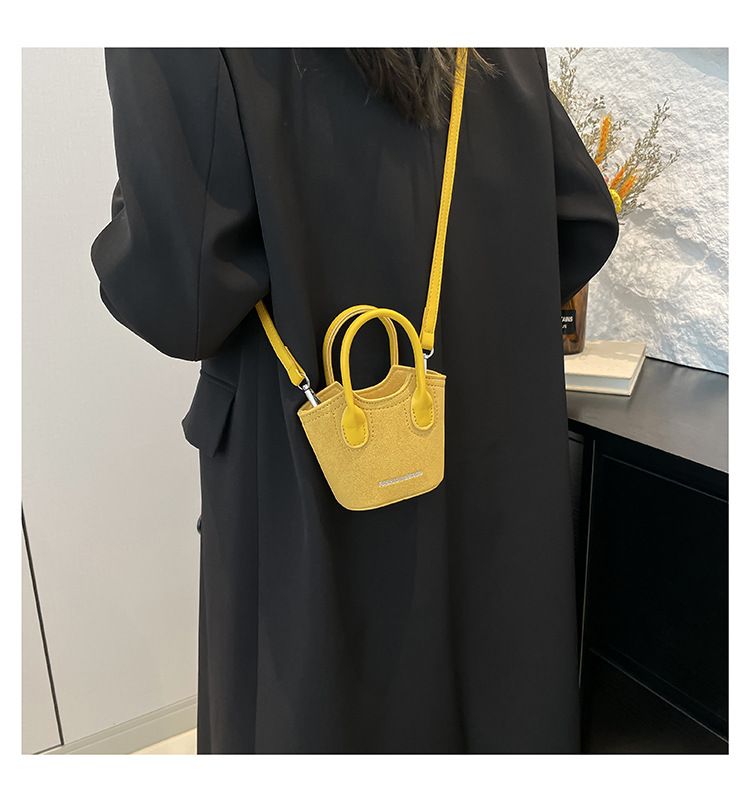 Borsa a secchiello da donna, alla moda, con tracolla monospalla, stile Candy Lover, con rossetto, da portare a spalla, rossa_voghion.com