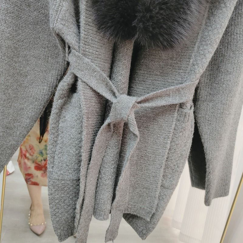Damenbekleidung: Luxuriöse Strickjacke für Damen mit Kragen aus Kunstfuchspelz – weicher und warmer Pullovermantel mit offener Vorderseite für elegante Freizeitkleidung (Grau, Schwarz)_voghion.com