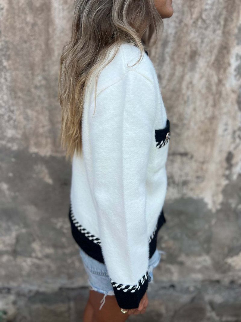 Damenpullover mit Kontrasttaschen – Langärmliger Strickpullover mit Knopfleiste (Weiß/Schwarz, S/M/L/XL)_voghion.com