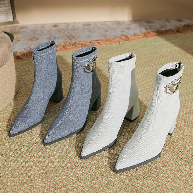 H768-10 Stivali corti da donna con fibbia in metallo, punta a punta, tacco spesso, cerniera posteriore, colore azzurro chiaro_voghion.com