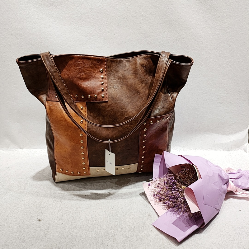 Damentaschen Retro Fashion Rivet Kontrastfarbennähte Große Kapazität Schultertasche Damentasche_voghion.com