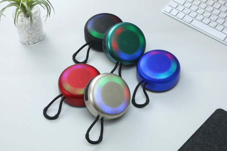 BS-50D värivalo Bluetooth-kaiutin, uusi langaton mini-subwoofer, kannettava kädessä pidettävä ulkokäyttöön tarkoitettu pieni kaiutin, jossa pistokeliitäntä_voghion.com