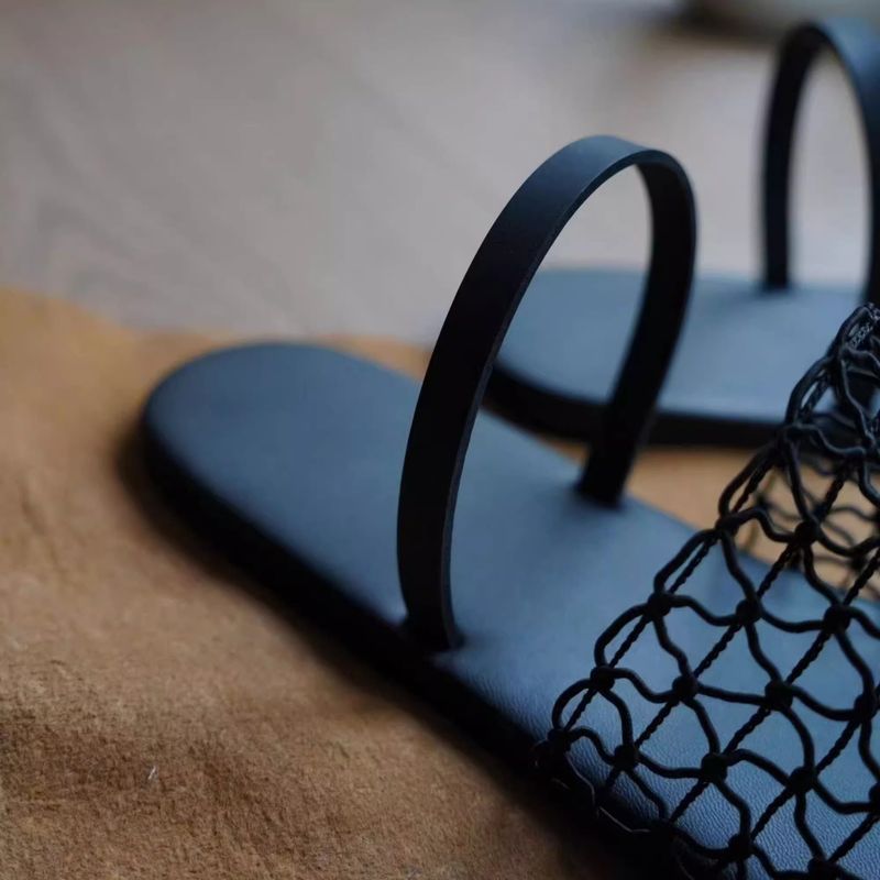 2025 Summer Fishnet Niche Simple Design Versatile Black Woven Openwork Flat Sandals For Women_voghion.com