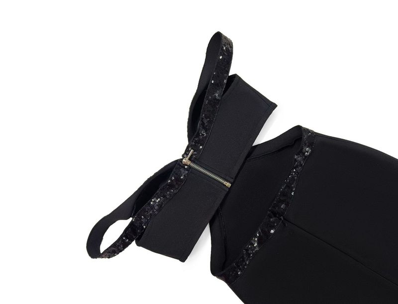 Elegante abito da sera a sirena con spalle scoperte, fasciatura, rete trasparente e vita alta per donna_voghion.com